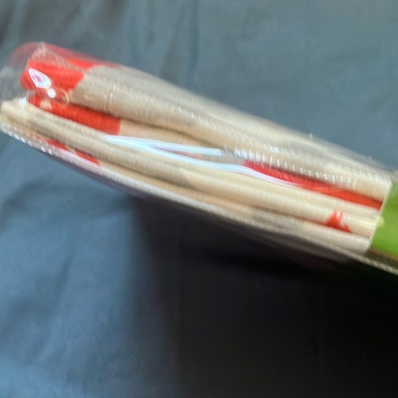 Kate Spade: Garden Rose Floral Napkins- set of 4- 100% cotton- 20”x20” - Picture 8 of 16